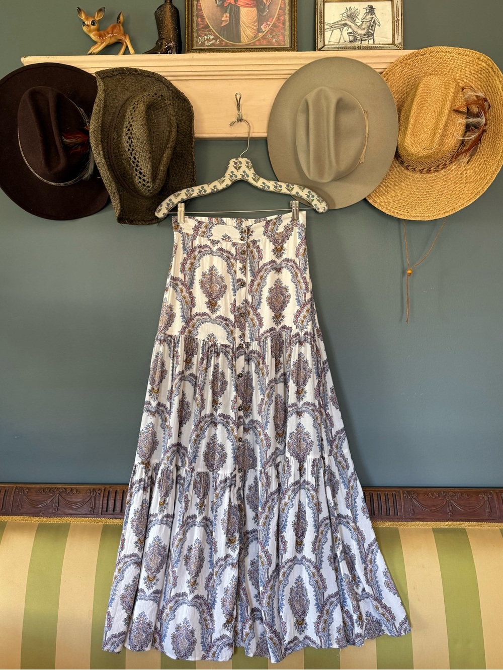 H&M viscose button front Cream Maxi Skirt with Paisley Medallion Print Sz 4